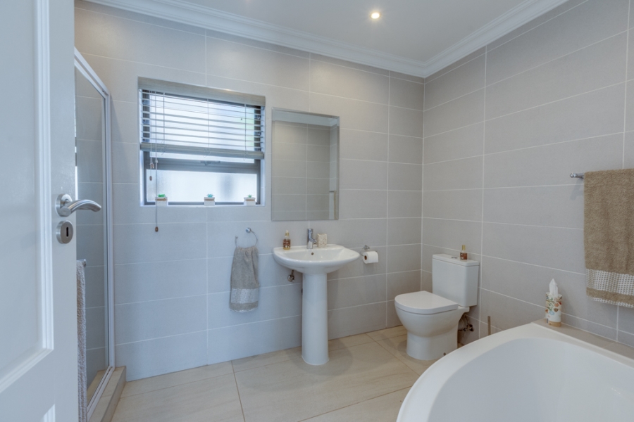 5 Bedroom Property for Sale in Club Milos Estate Free State
